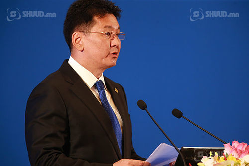 ШУУД: Ерөнхий сайд У.Хүрэлсүх шилдэг уран бүтээлчдэд шагнал гардуулж байна